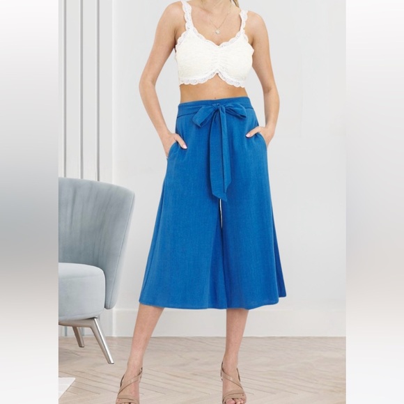 FABULOUS TIE KNOT LINEN CAPRI PANTS - Picture 2 of 7